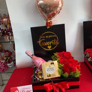 Cofre rosas Licor JP Chenet y Chocolates