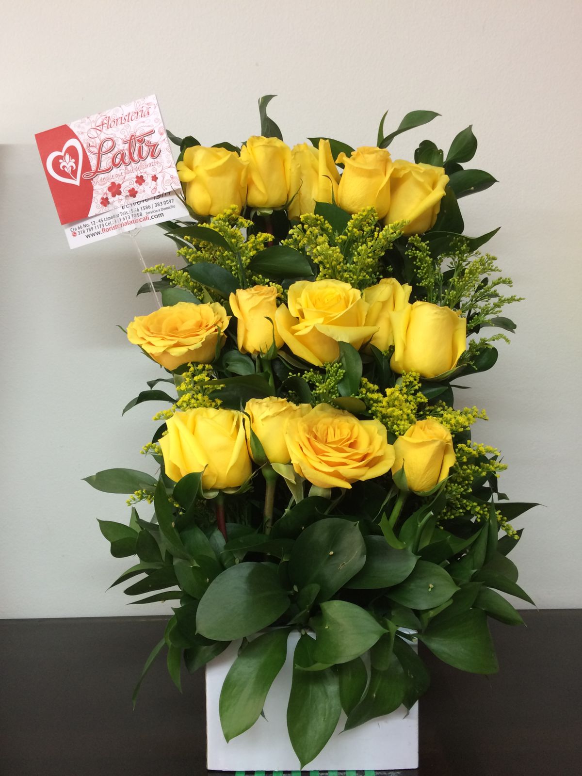 Arreglo Lineal Rosas Amarillas bonito – Floristeria Latir