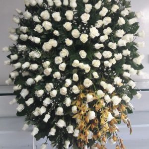 Corona Fúnebre Rosas  Blancas
