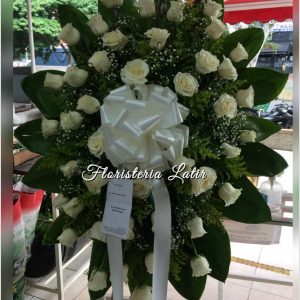Corona fúnebre Rosas Blancas crisantemos