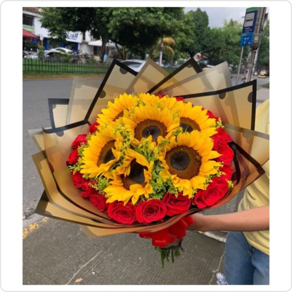 Buchón de Girasoles y Rosas Rojas